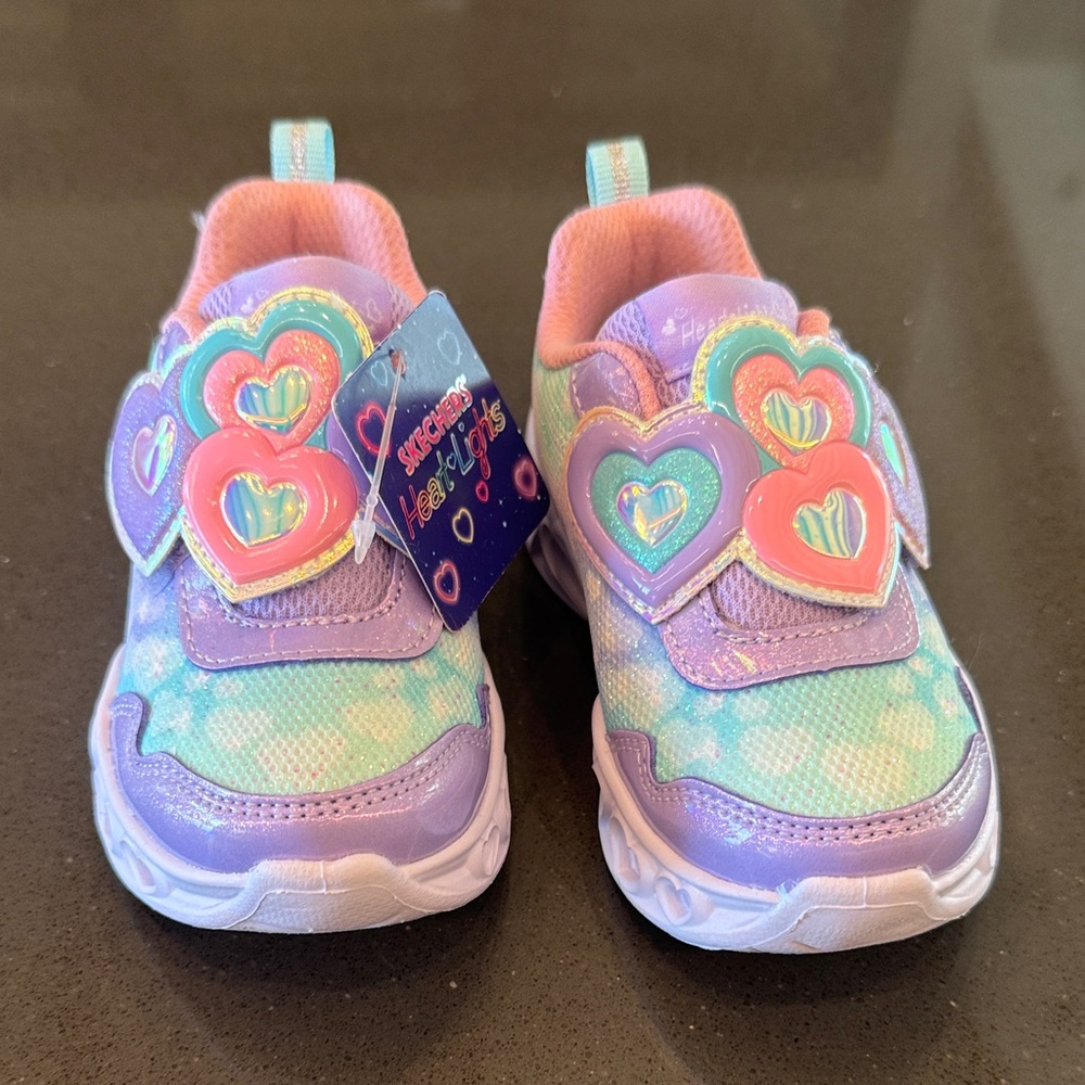 NWT Skechers Light Up HeartLights Pastel Heart Kids Sneakers Size 6